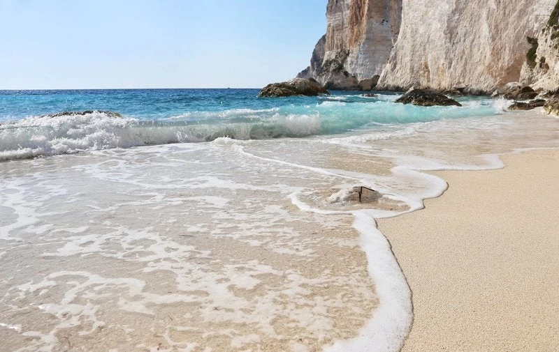 Μοναδικές εικόνες: Αυτή είναι η νεότερη παραλία της Ελλάδας – Πώς τη δημιούργησε η φύση, πριν 10 χρόνια